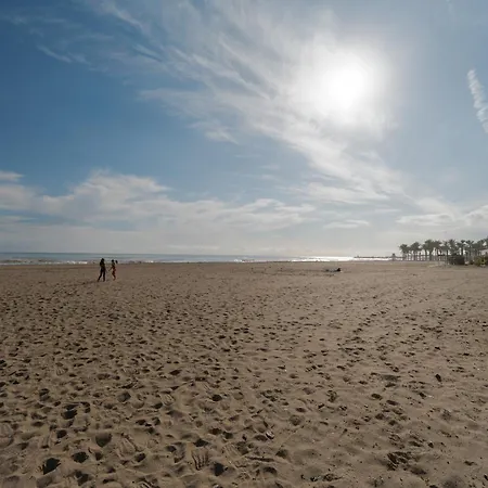 5 Junto Al Mar *